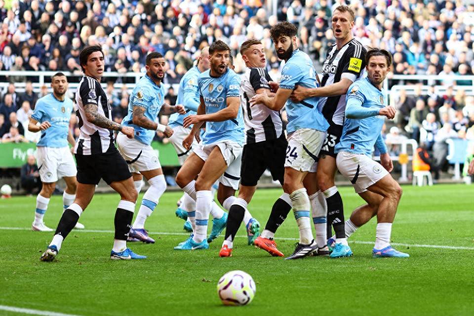 英超回顾：预料之中！双腰缺阵，曼城终究拿不下纽卡，榜首之位这下真悬了