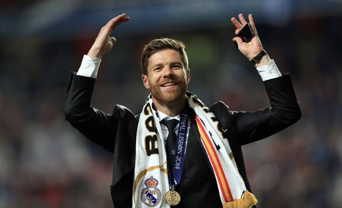 超穆帅赶瓜帅！阿隆索豪门处子赛季：率皇马赢得三冠王+西超杯