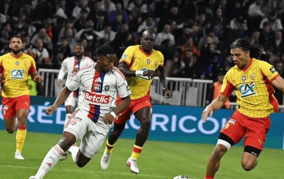 法甲第26轮焦点战：里昂VS巴黎FC